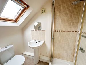 Ensuite- click for photo gallery